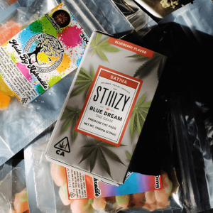 STIIIZY pod pack and edibles